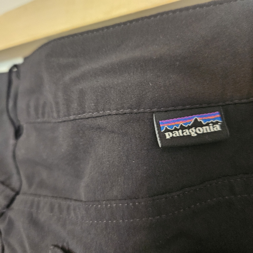 Patagonia Women's Black Bermuda Shorts Size 12 - Picture 4 of 9